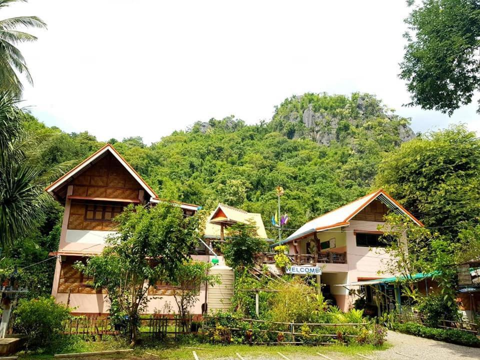 Yayee Homestay Sai Yok Exterior photo